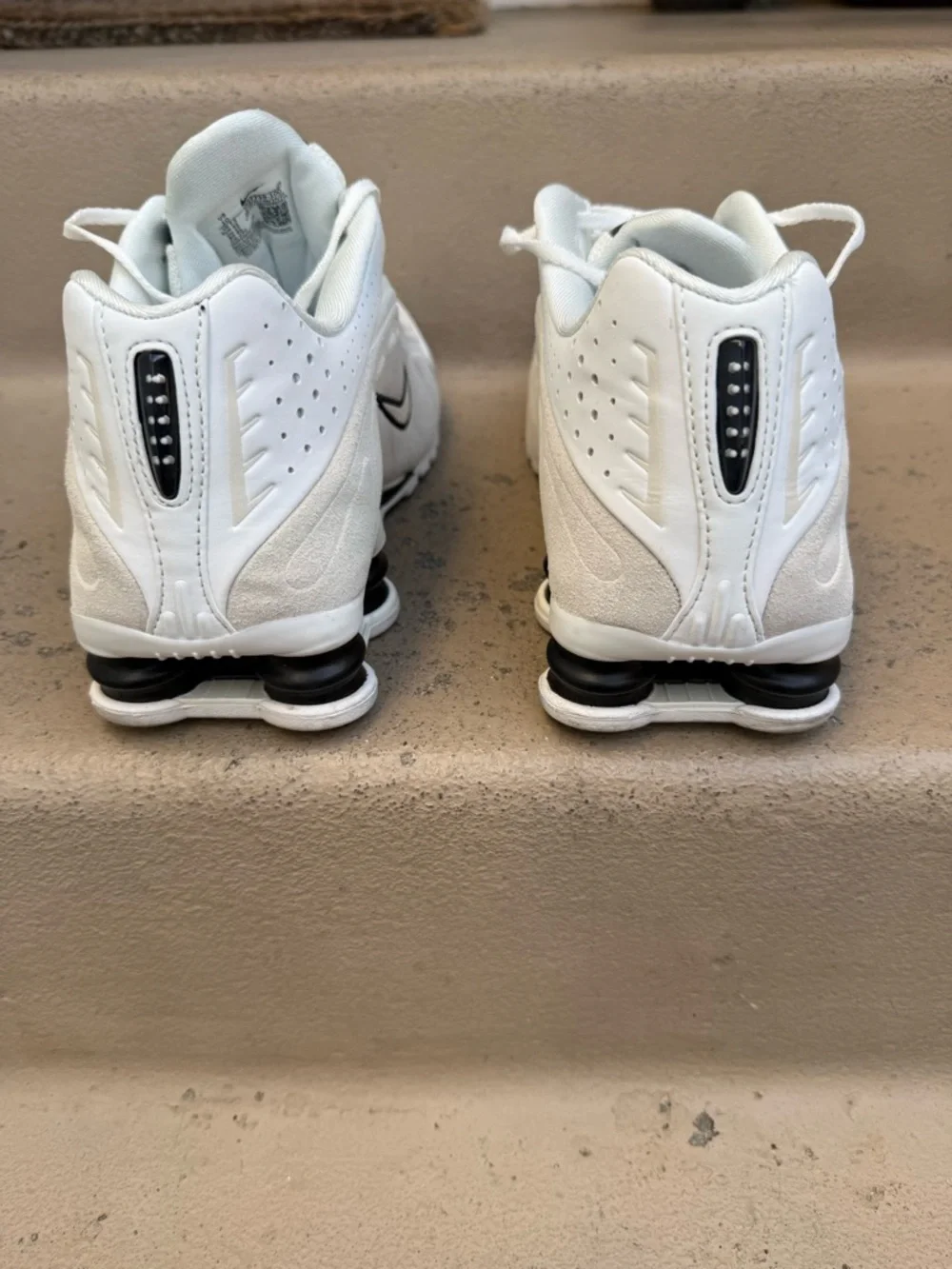 Nike Shox R4 Sneaker Women’s